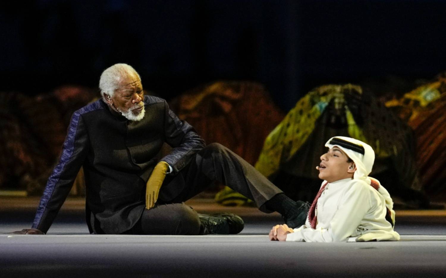 Morgan Freeman, la sorpresa, con mensaje de unidad