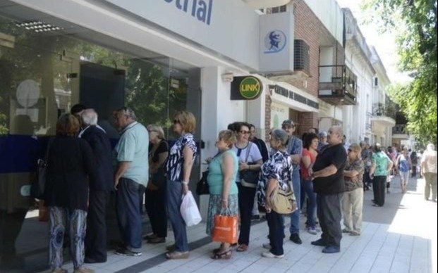 A partir de hoy, los bancos atienden con el horario de verano, de 8 a 13