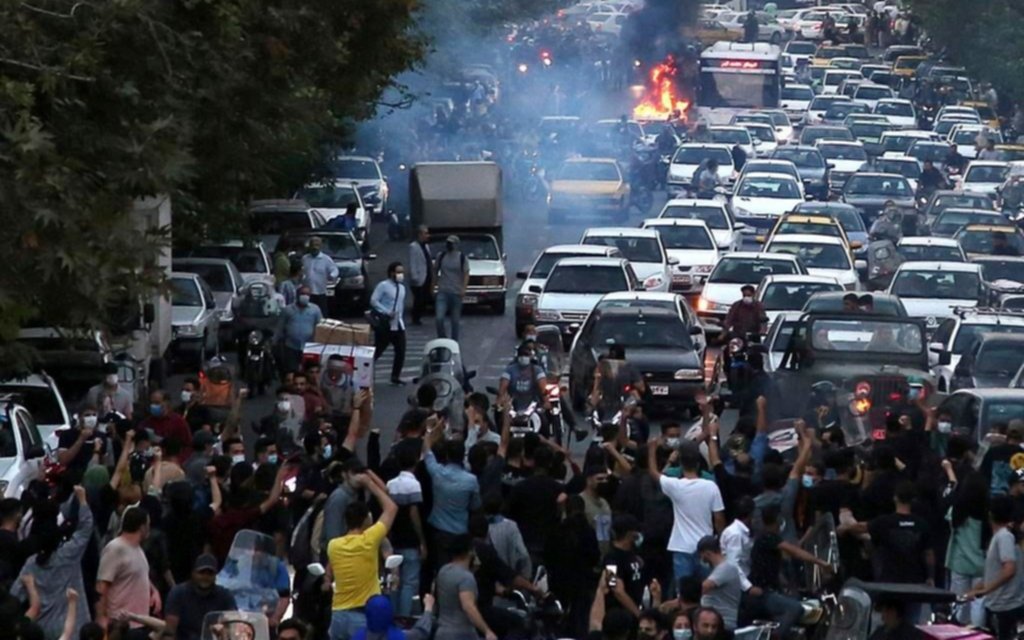 Más tensión en Irán tras la ejecución de manifestante