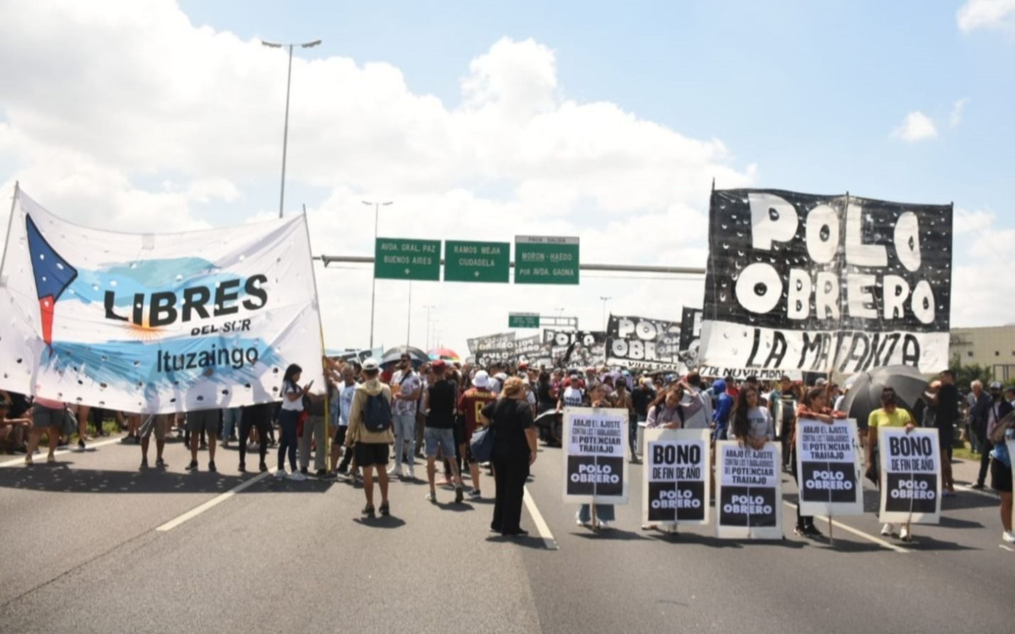 Endurecen sus protestas piqueteros de izquierda