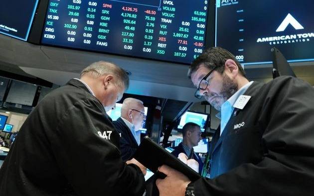 Advierten que la economía mundial va “hacia un choque de trenes”
