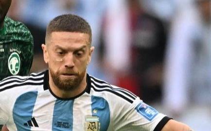 “Papu” Gómez regresó a Sevilla con una lesión en su tobillo izquierdo