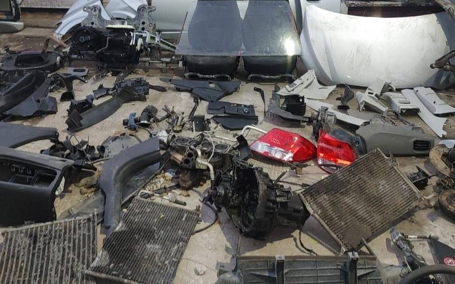 Desbarataron desarmaderos de autos en Romero