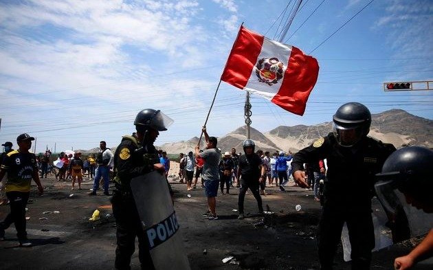 “Himnos” del descontento en Perú