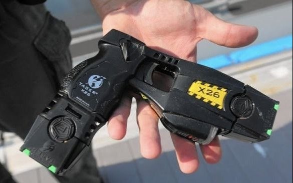 La polémica de las Taser se filtró en medio de la tragedia