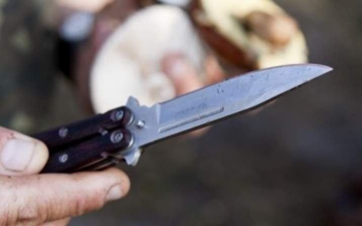 Le pusieron un cuchillo en el cuello para sacarle el auto