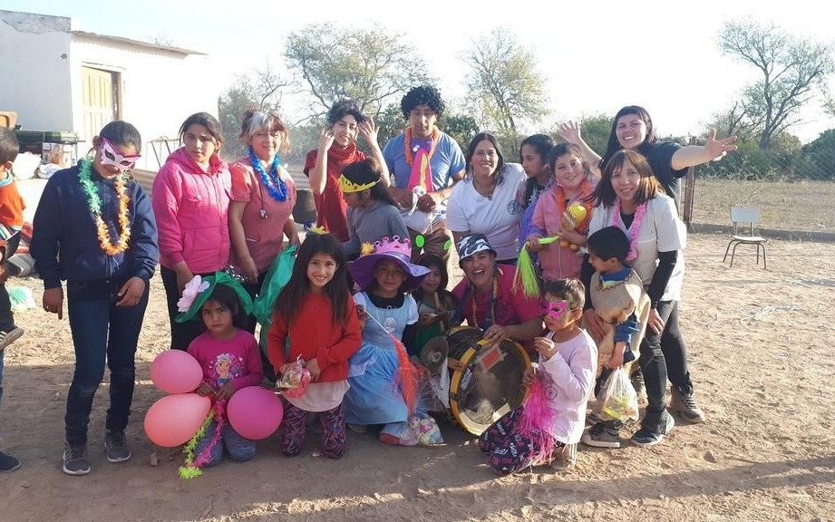 La solidaridad de vecinos platenses con escuelas rurales del norte del país