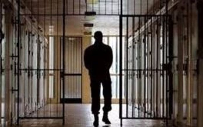 La causa del prefecto acusado de prácticas aberrantes