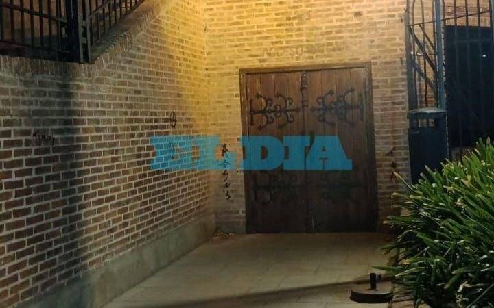 Tres detenidos por pintadas en la Catedral
