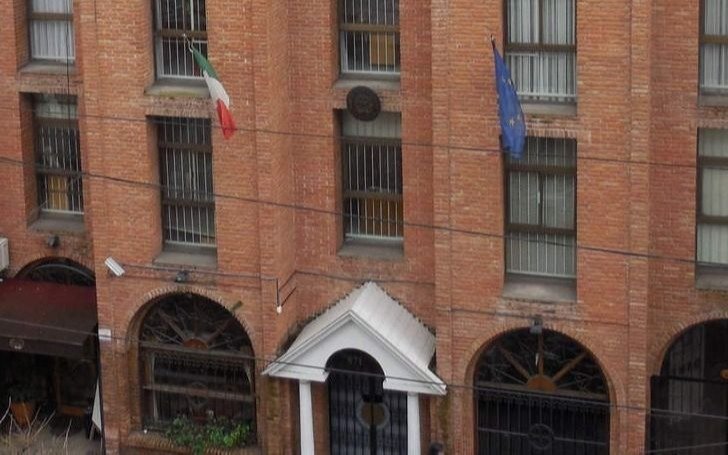 Reclamo por servicios del consulado italiano