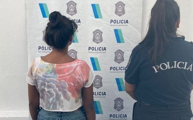 Golpeó en la cara con un ladrillo a su hija de 7 años