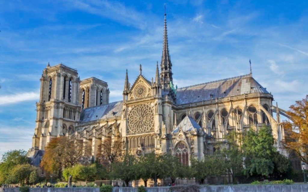 Notre-Dame recuperó la base de su aguja