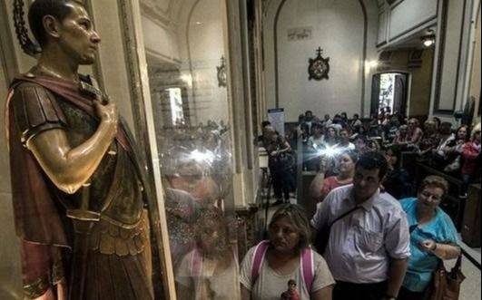 Miles de devotos celebraron el día de San Expedito