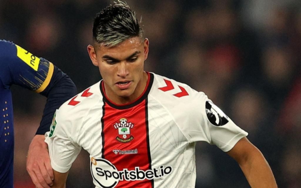 El platense Alcaraz hizo un gol para Southampton en el 3-3 con el Arsenal