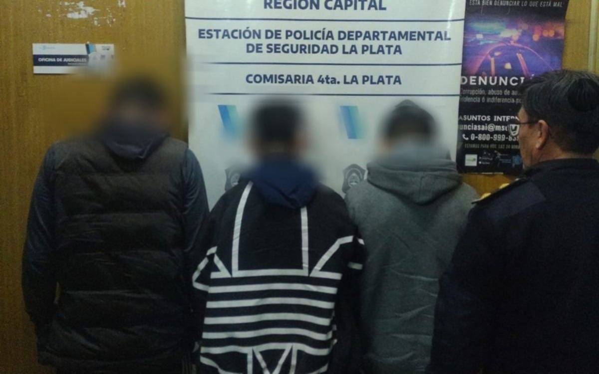 Tres menores atacaron en un edificio