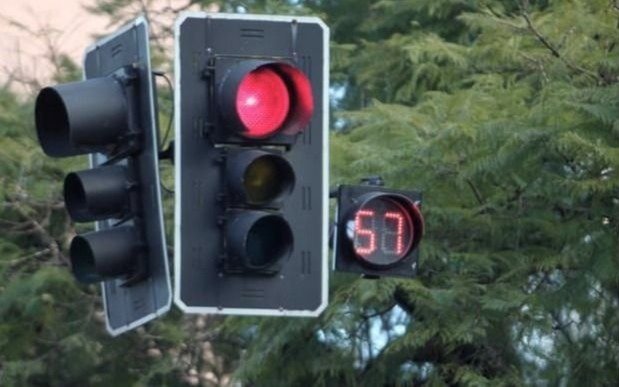 Caos vial por semáforos apagados