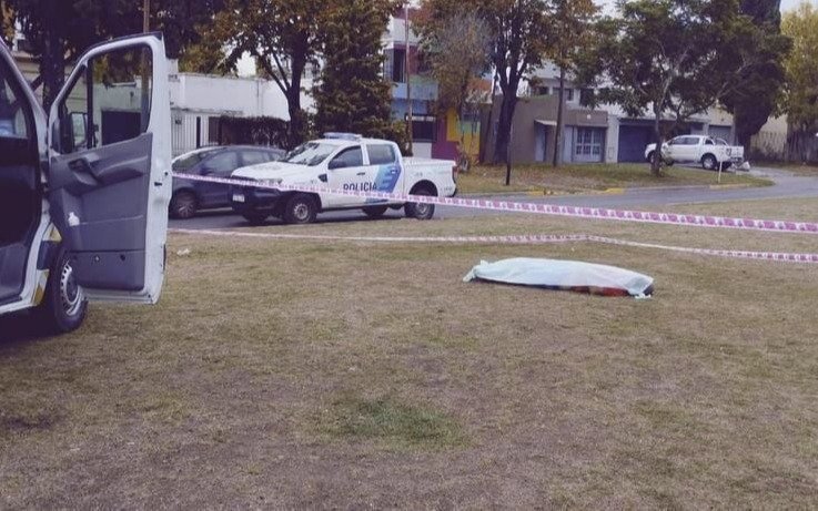 Mensajes de dolor por el desenlace fatal en una rambla
