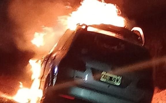 Se incendió el auto con el que chocó a un camión y perdió la vida atrapado