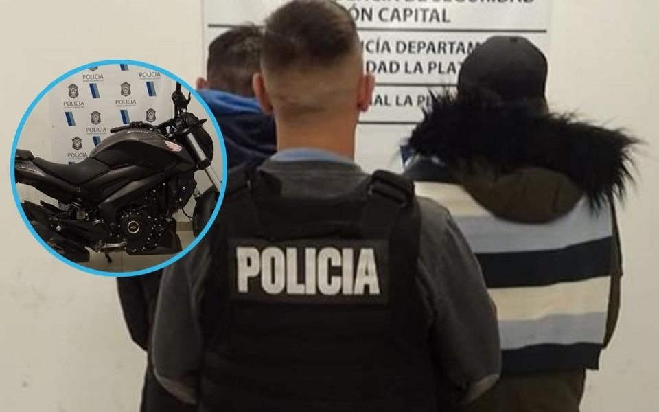Tras una breve persecución caen dos sujetos por andar en una moto robada