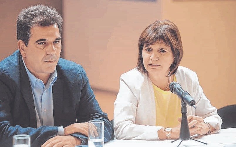Milei, a la pesca de algún halcón herido del PRO
