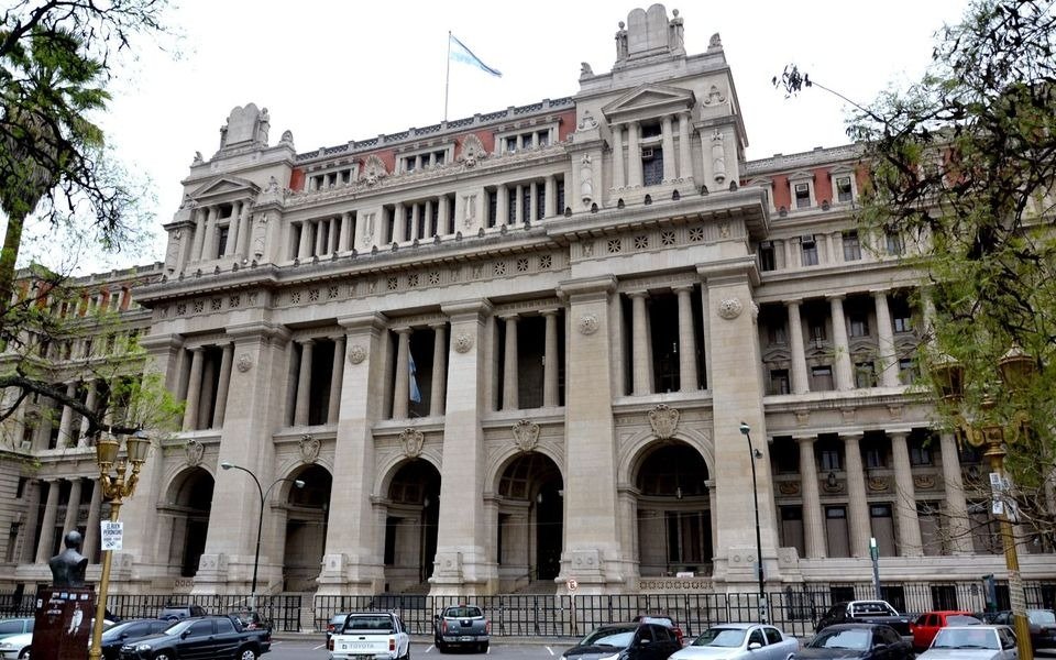 Elecciones suspendidas por la Corte en Tucumán y San Juan: dura reacción del Gobierno