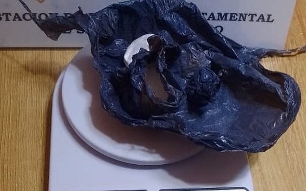 Dos demorados con plata, relojes y 50 gramos de cocaína en Berisso
