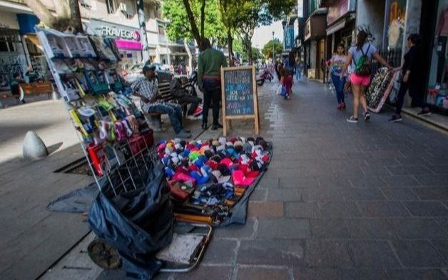 Nuevo reclamo de los empresarios platenses por la venta ambulante
