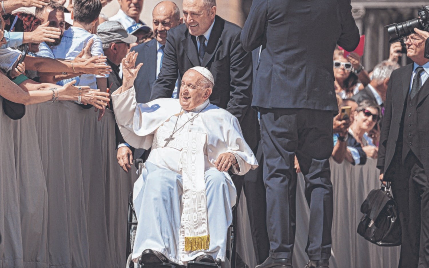 El Papa se recupera: tras una cirugía de tres horas