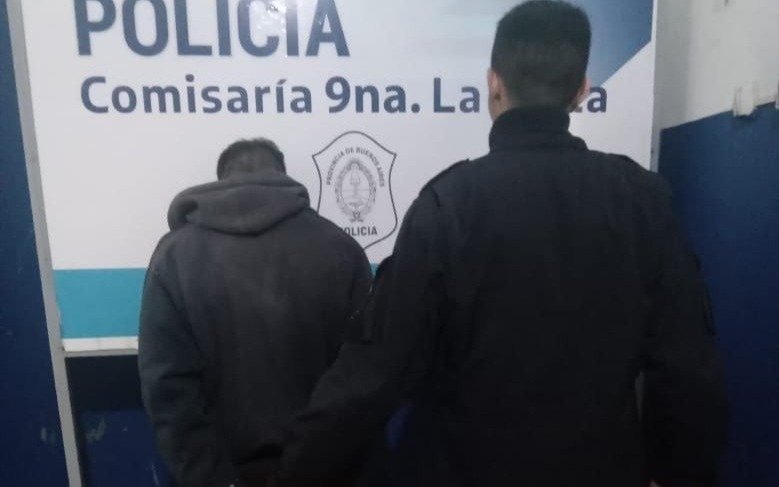 Arrestan a un boquetero que atacó una biblioteca
