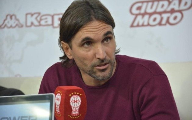 Huracán sigue en caída libre: ahora perdió de local