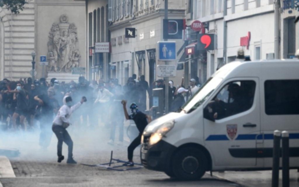 El policía que mató a un chico en Francia dio su versión