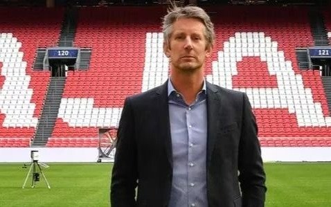 Van der Sar continúa “estable” tras una hemorragia cerebral