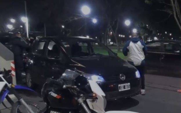 Circulaba con una patente trucha y llevaba drogas