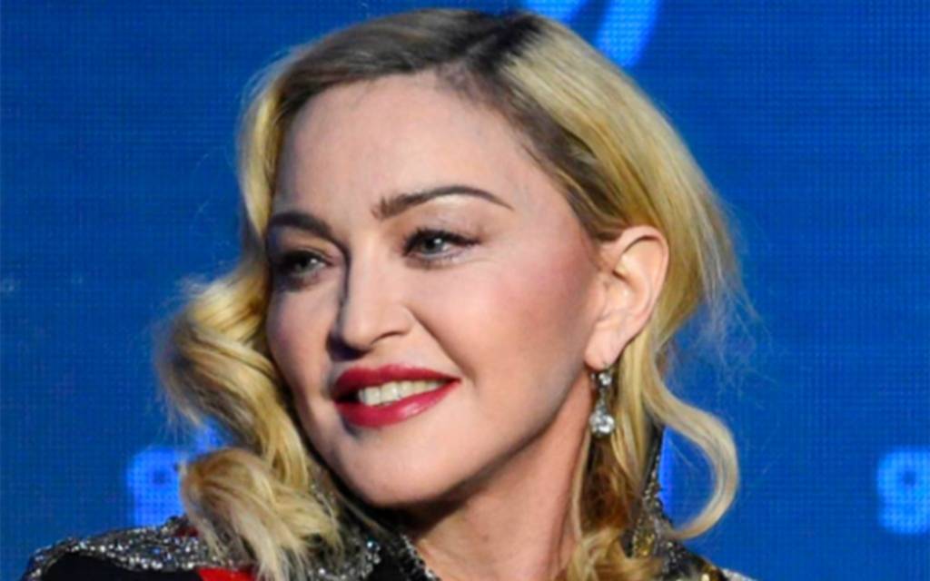 Madonna reapareció en público, con dificultades