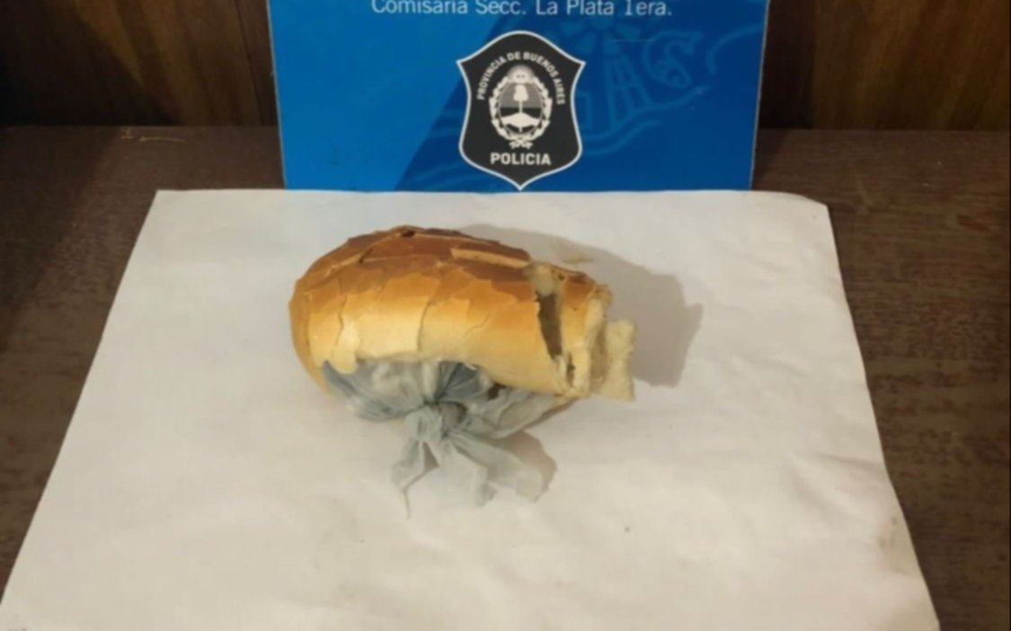 Lo detuvieron por llevar un sandwich de marihuana