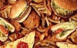 Repudian a un local de comidas por banalizar el holocausto en su menú
