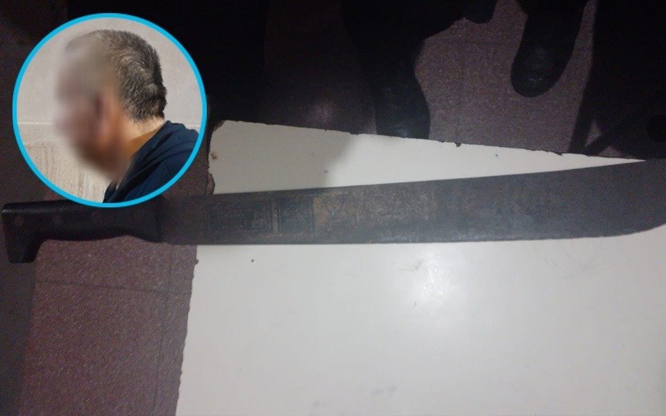 El “Loco del Machete” aterroriza en Villa Alba
