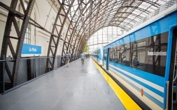 Mitad en tren y mitad en micro para llegar a CABA