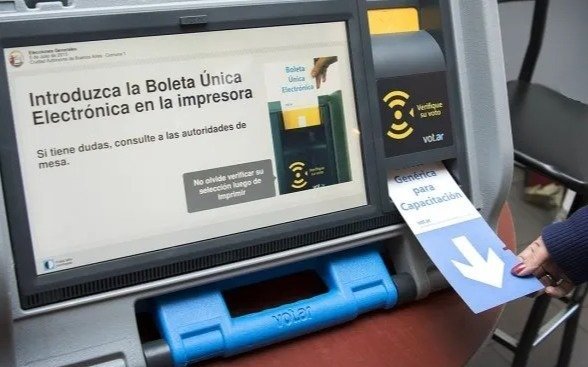 Sigue la polémica por el voto electrónico de los porteños