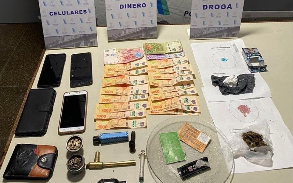 Allanaron por amenazas y encontraron drogas