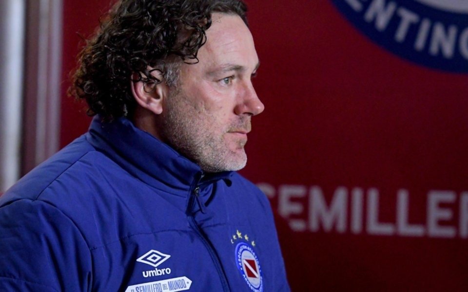 El Bicho cayó con el Santo y renunció Gabriel Milito