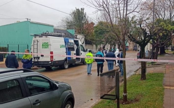 Hallan a un hombre sin vida en una propiedad de Lobos: sufrió un robo