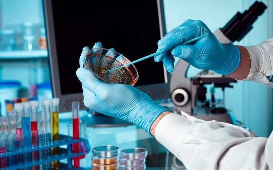 Bioquímicos bonaerenses empiezan a cobrar un bono extra, pero aún no llega a La Plata