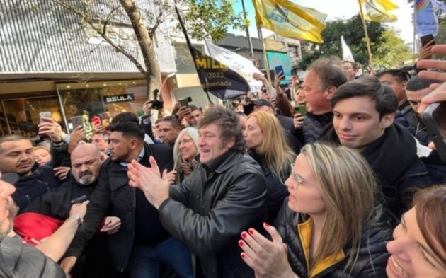 Elecciones 2023.- Caravana de Javier Milei esta tarde en La Plata junto a Carolina Píparo