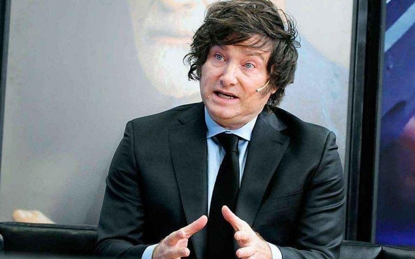Elecciones 2023.- Un vértigo de campaña que le exige a Javier Milei definiciones sobre temas espinosos