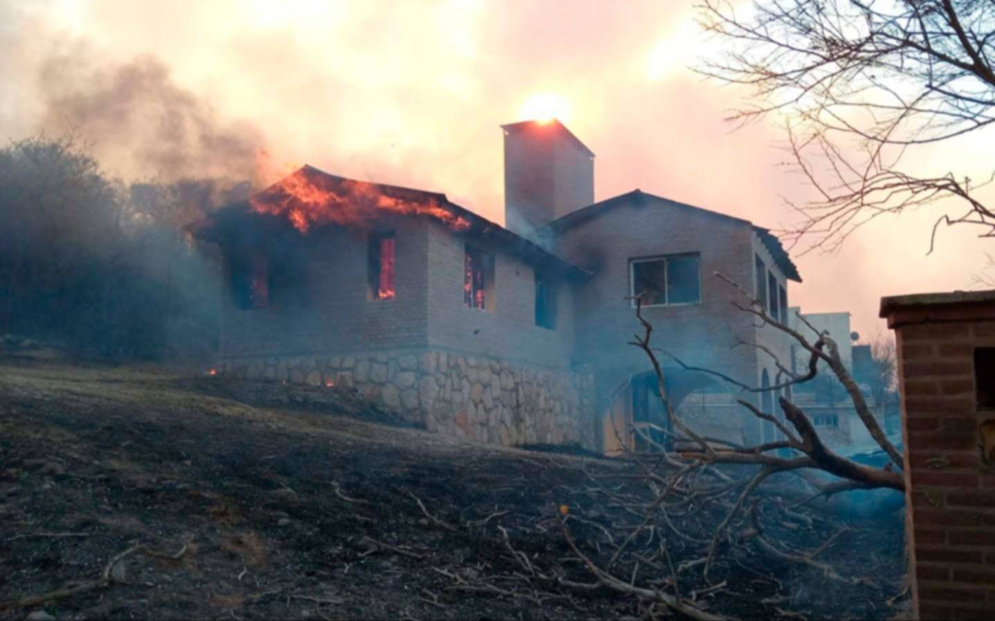 El fuego en Córdoba está fuera de control y hubo enormes pérdidas