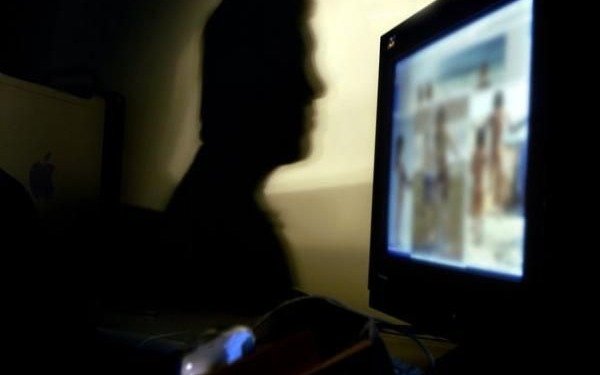 Descubren la distribución de imágenes pornográficas