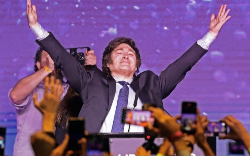 Milei dijo que no se baja y negocian con referentes de la oposición