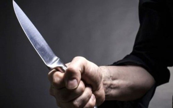 Una mujer fue acuchillada por su propio hijo de 15 años