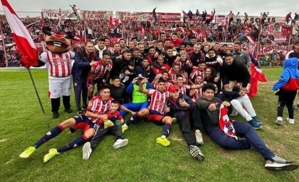 Talleres de R E ascendió al Nacional tras 28 años - Salta - Argentina